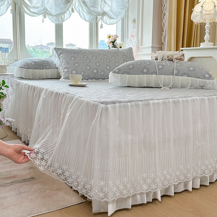 91家纺网 家纺一手货源 找家纺 芷卧 2025新款凉豆豆PE凉感刺绣双层花边床裙款冰豆豆凉席三件套（提供买家秀） 初夏-暮色灰