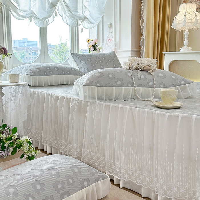 91家纺网 家纺一手货源 找家纺 芷卧 2025新款凉豆豆PE凉感刺绣双层花边床裙款冰豆豆凉席三件套（提供买家秀） 初夏-暮色灰