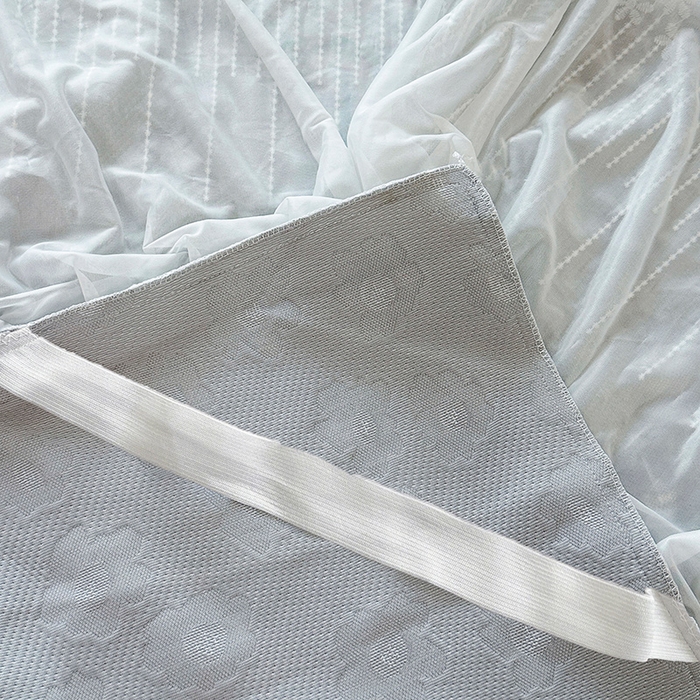 91家纺网 家纺一手货源 找家纺 芷卧 2025新款凉豆豆PE凉感刺绣双层花边床裙款冰豆豆凉席三件套（提供买家秀） 初夏-暮色灰