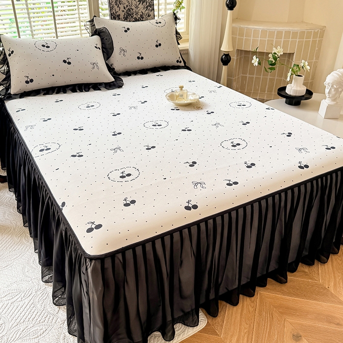 91家纺网 家纺一手货源 找家纺 大麦家纺 2025新款碳光冰丝软席子凉席-床裙款 小樱桃