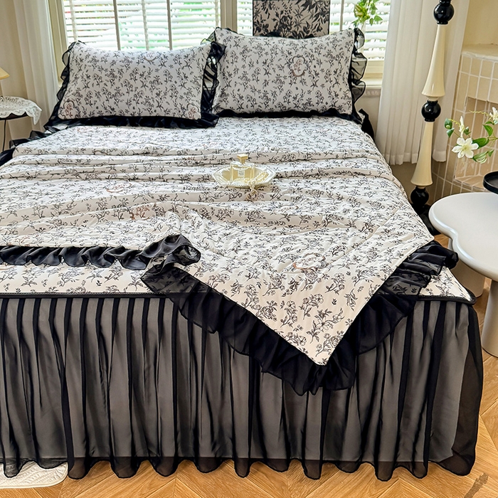 91家纺网 家纺一手货源 找家纺 大麦家纺 2025新款碳光冰丝软席子凉席-床裙款 德拉庄园