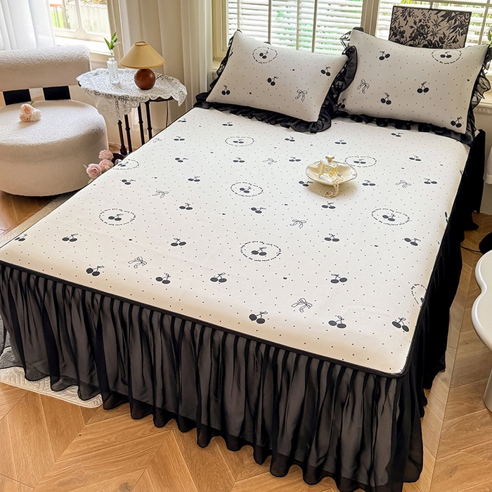 91家纺网 家纺一手货源 找家纺 大麦家纺 2025新款碳光冰丝软席子凉席-床裙款 小樱桃