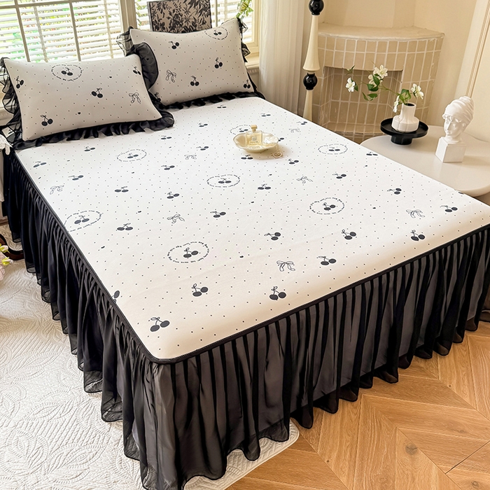 91家纺网 家纺一手货源 找家纺 大麦家纺 2025新款碳光冰丝软席子凉席-床裙款 小樱桃