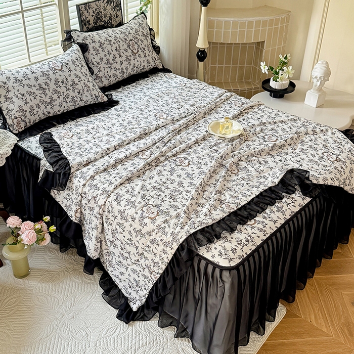 91家纺网 家纺一手货源 找家纺 大麦家纺 2025新款碳光冰丝软席子凉席-床裙款 德拉庄园