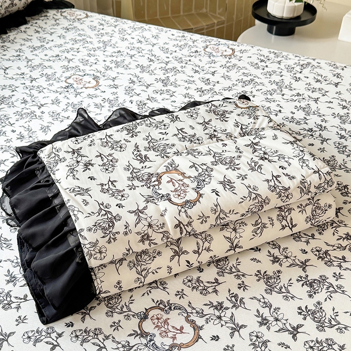 91家纺网 家纺一手货源 找家纺 大麦家纺 2025新款碳光冰丝软席子凉席-床裙款 德拉庄园