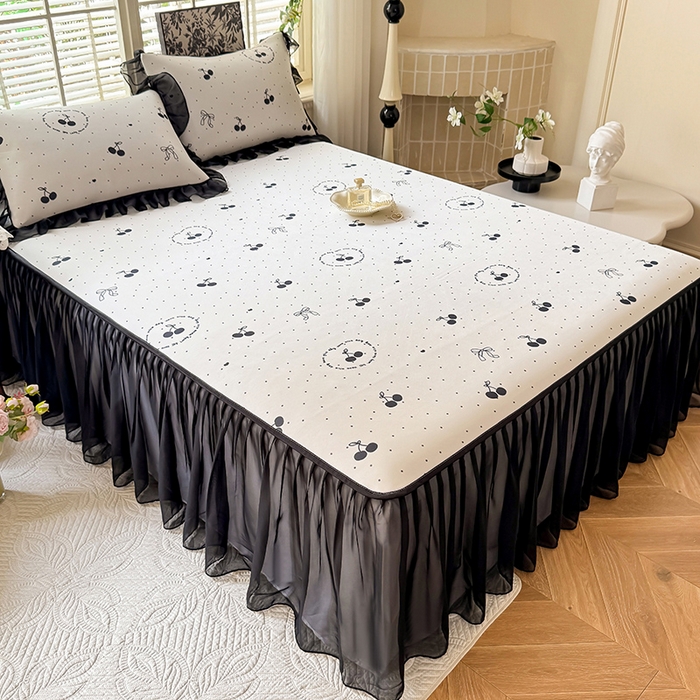 91家纺网 家纺一手货源 找家纺 大麦家纺 2025新款碳光冰丝软席子凉席-床裙款 小樱桃