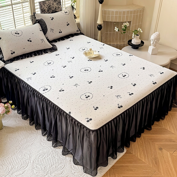 91家纺网 家纺一手货源 找家纺 大麦家纺 2025新款碳光冰丝软席子凉席-床裙款 小樱桃