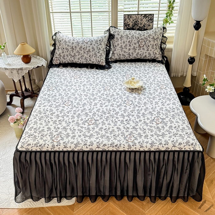 91家纺网 家纺一手货源 找家纺 大麦家纺 2025新款碳光冰丝软席子凉席-床裙款 德拉庄园