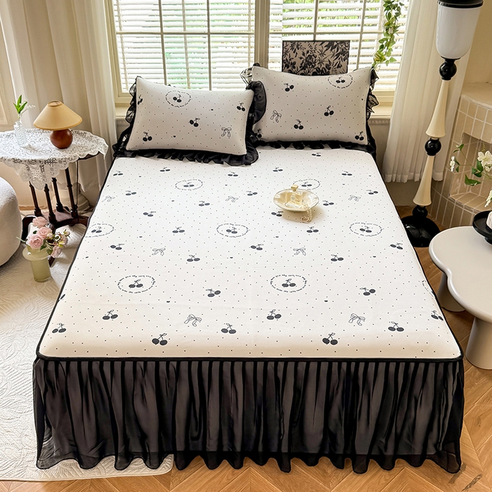 91家纺网 家纺一手货源 找家纺 大麦家纺 2025新款碳光冰丝软席子凉席-床裙款 小樱桃