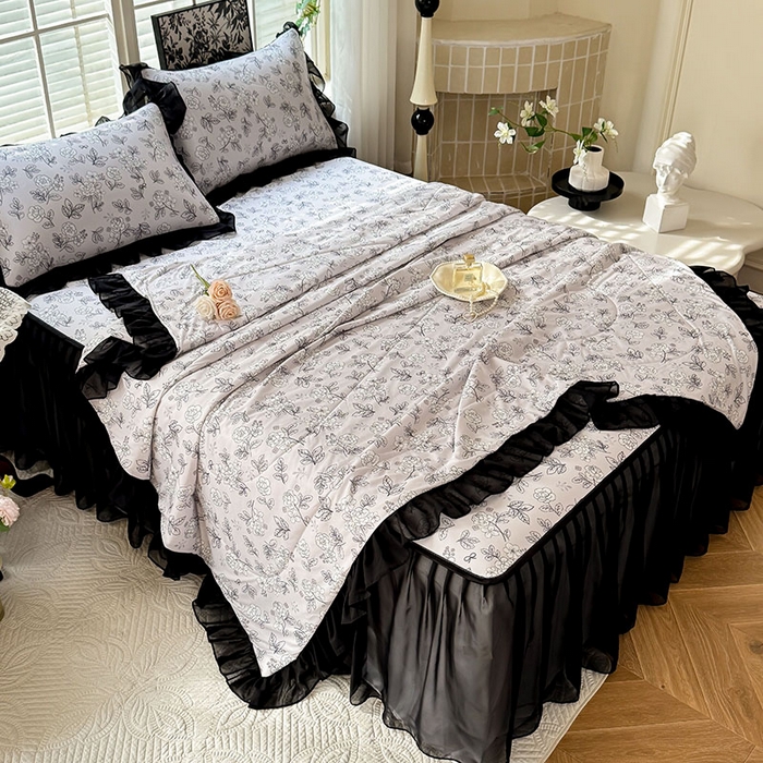 91家纺网 家纺一手货源 找家纺 大麦家纺 2025新款碳光冰丝软席子凉席-床裙款漫步花庭