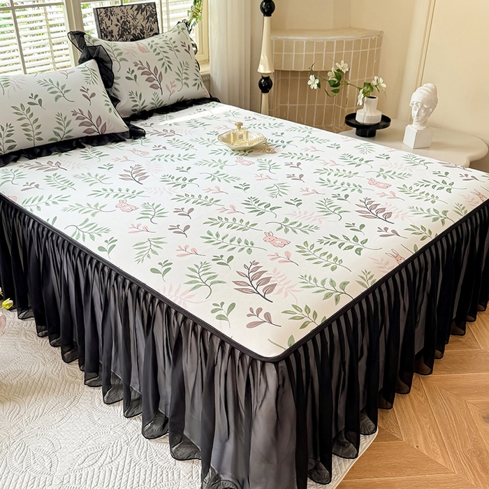 91家纺网 家纺一手货源 找家纺 大麦家纺 2025新款碳光冰丝软席子凉席-床裙款 漫步花丛