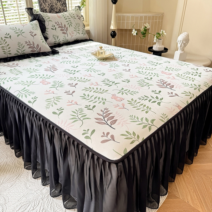 91家纺网 家纺一手货源 找家纺 大麦家纺 2025新款碳光冰丝软席子凉席-床裙款 漫步花丛