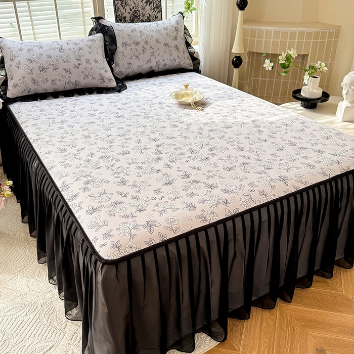 91家纺网 家纺一手货源 找家纺 大麦家纺 2025新款碳光冰丝软席子凉席-床裙款漫步花庭