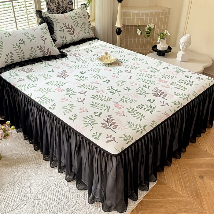 91家纺网 家纺一手货源 找家纺 大麦家纺 2025新款碳光冰丝软席子凉席-床裙款 漫步花丛