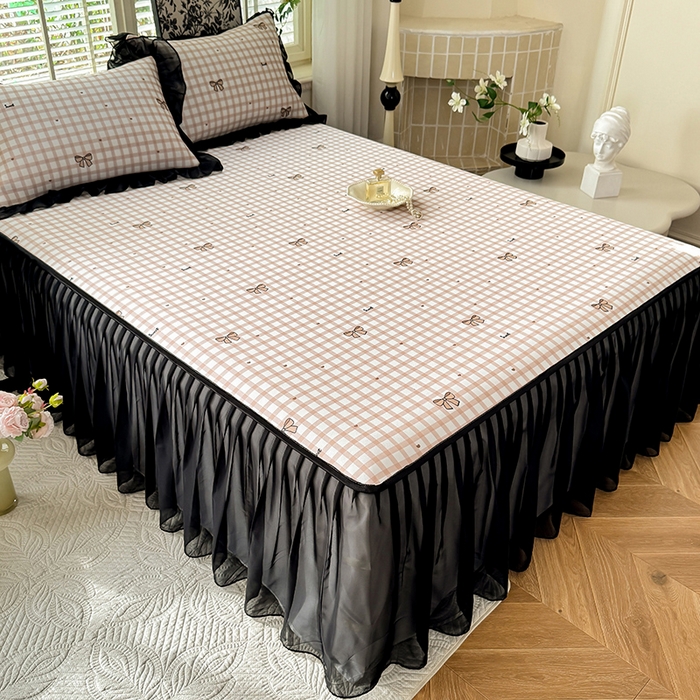 91家纺网 家纺一手货源 找家纺 大麦家纺 2025新款碳光冰丝软席子凉席-床裙款 布里奥