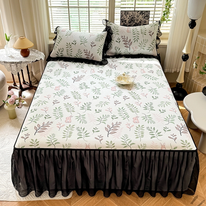 91家纺网 家纺一手货源 找家纺 大麦家纺 2025新款碳光冰丝软席子凉席-床裙款 漫步花丛