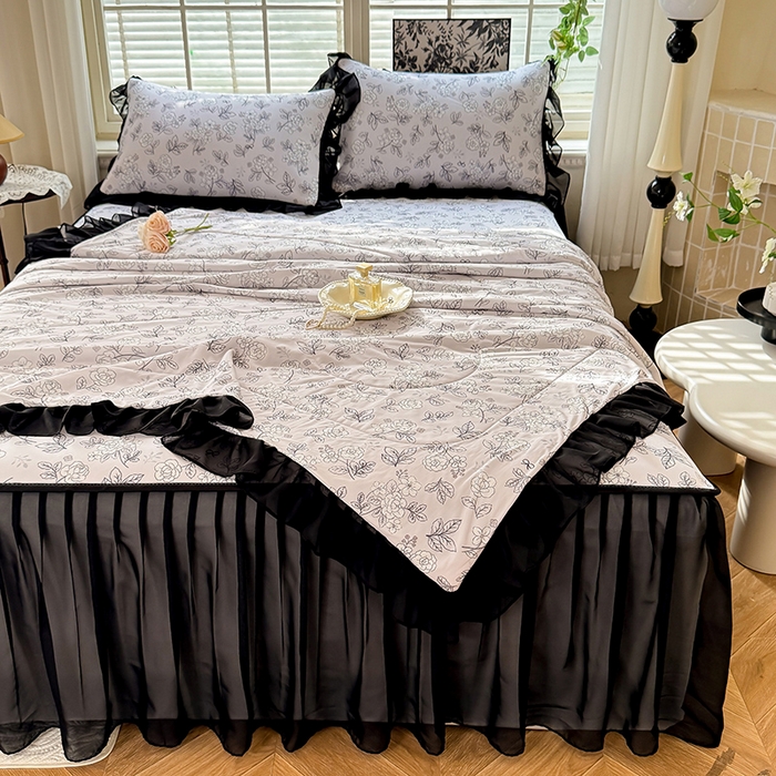 91家纺网 家纺一手货源 找家纺 大麦家纺 2025新款碳光冰丝软席子凉席-床裙款漫步花庭