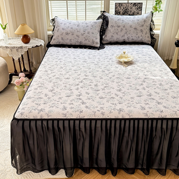 91家纺网 家纺一手货源 找家纺 大麦家纺 2025新款碳光冰丝软席子凉席-床裙款漫步花庭