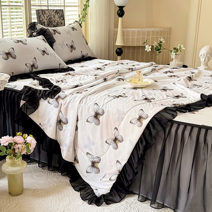 91家纺网 家纺一手货源 找家纺 大麦家纺 2025新款碳光冰丝软席子凉席-床裙款 蝶舞