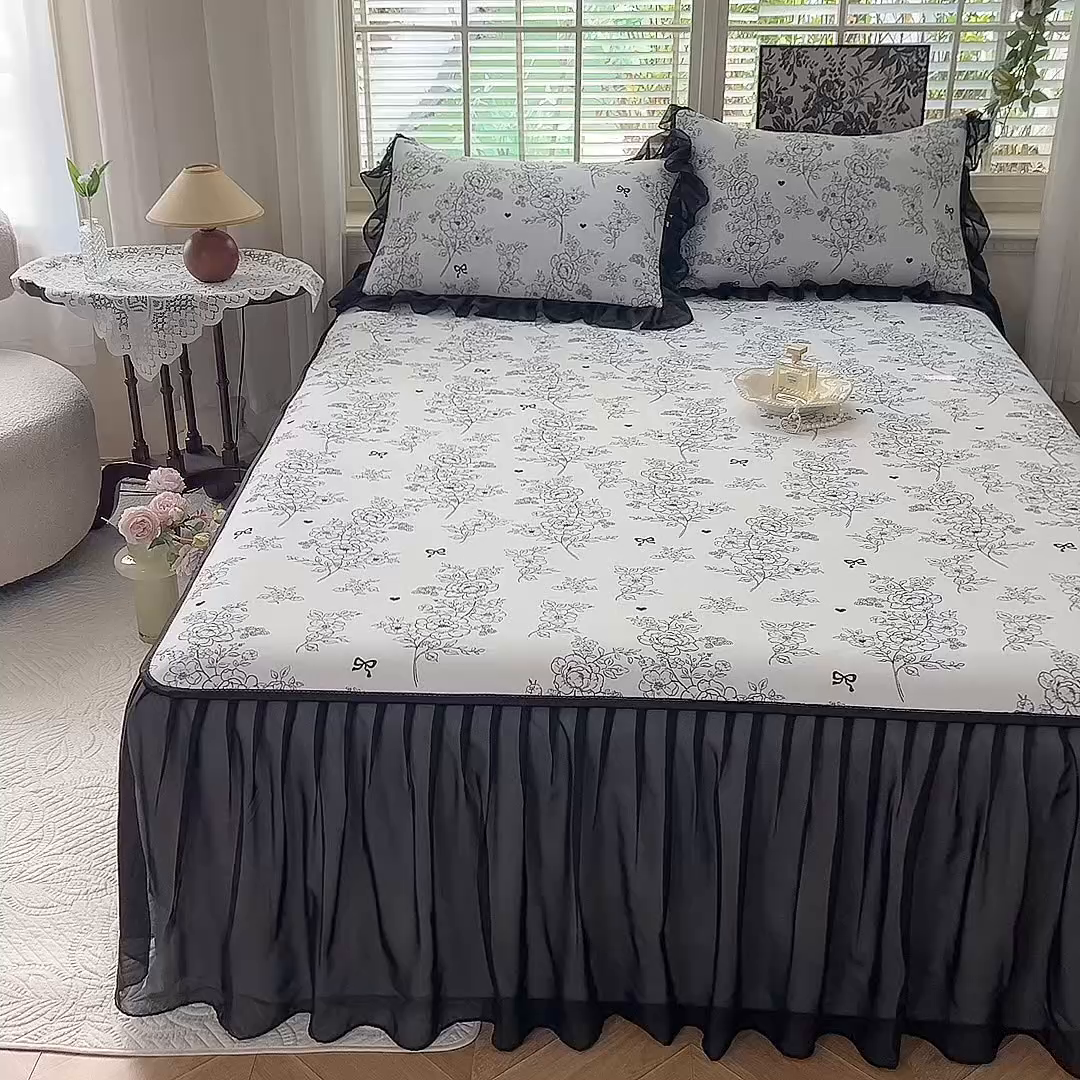 91家纺网 家纺一手货源 找家纺 大麦家纺 2025新款碳光冰丝软席子凉席-床裙款 半夏清风