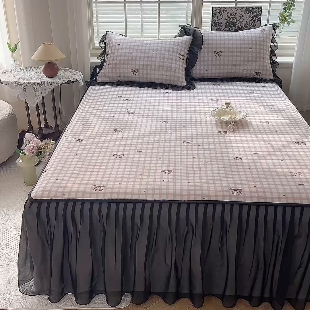 91家纺网 家纺一手货源 找家纺 大麦家纺 2025新款碳光冰丝软席子凉席-床裙款 布里奥