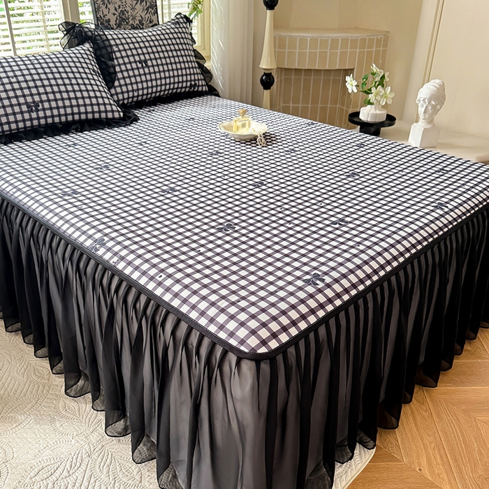 91家纺网 家纺一手货源 找家纺 大麦家纺 2025新款碳光冰丝软席子凉席-床裙款 清格