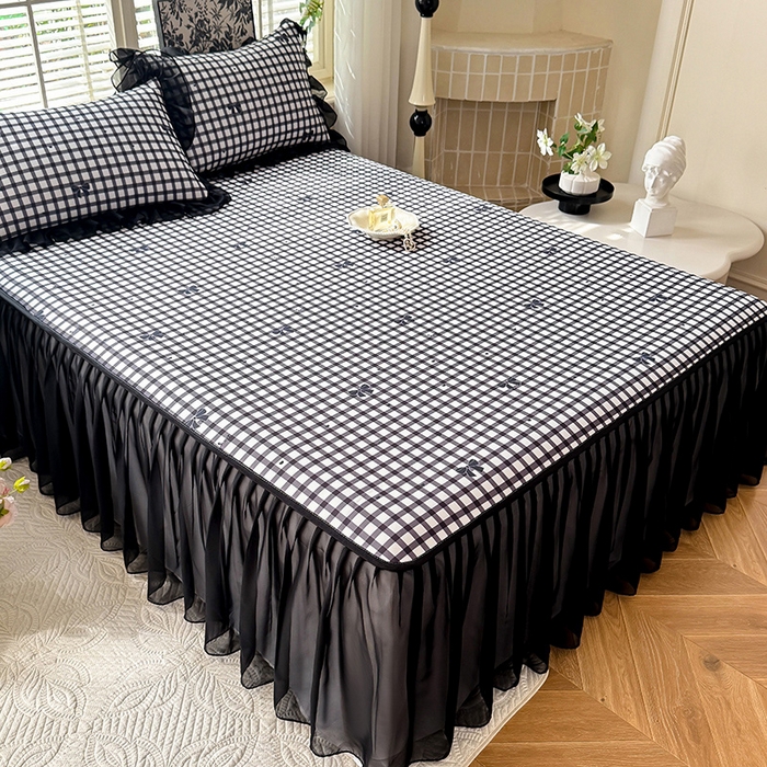 91家纺网 家纺一手货源 找家纺 大麦家纺 2025新款碳光冰丝软席子凉席-床裙款 清格