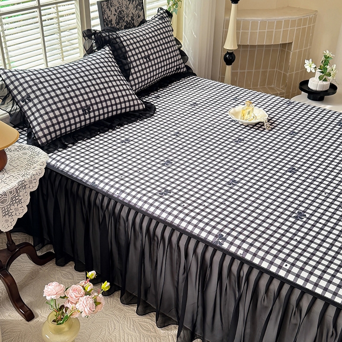 91家纺网 家纺一手货源 找家纺 大麦家纺 2025新款碳光冰丝软席子凉席-床裙款 清格