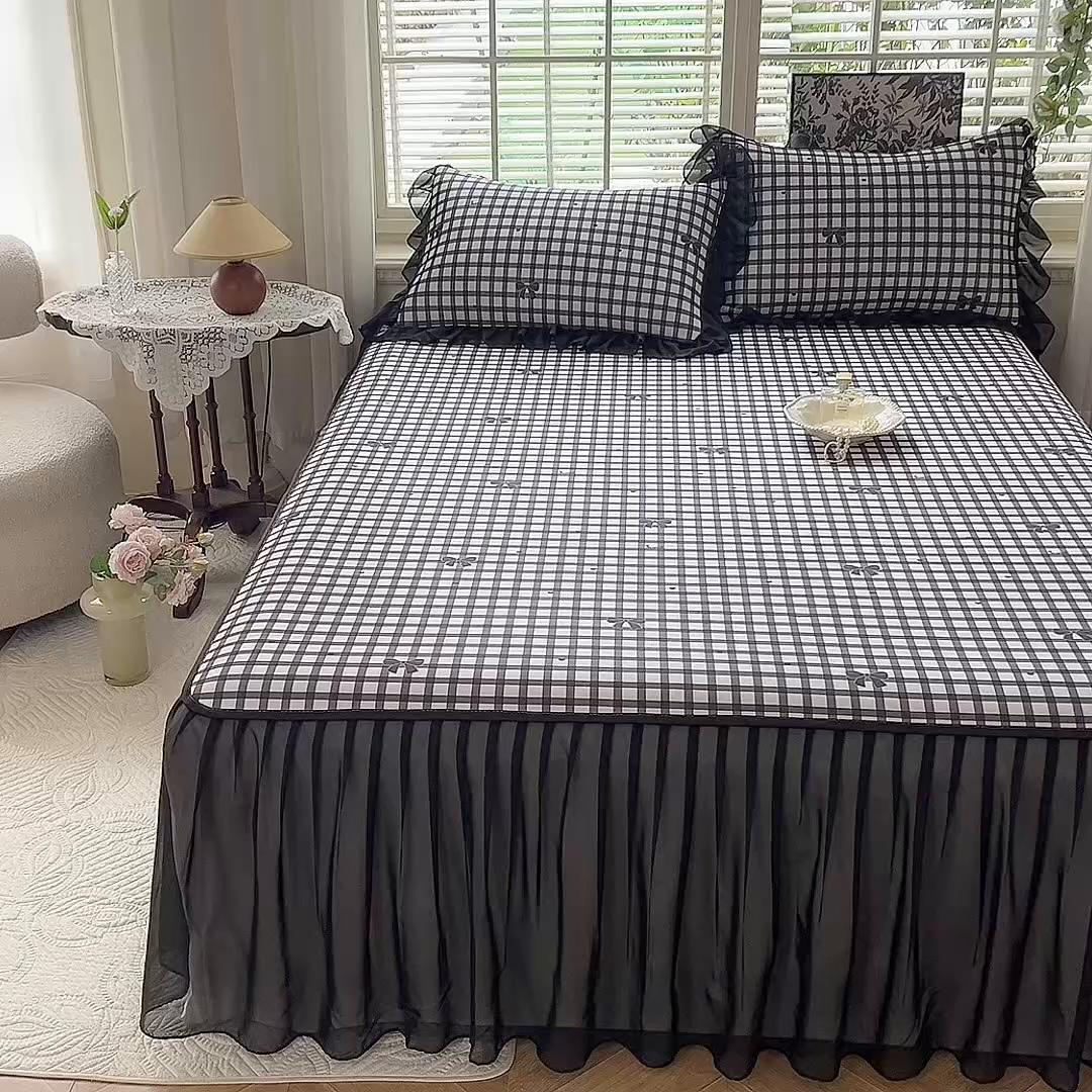 91家纺网 家纺一手货源 找家纺 大麦家纺 2025新款碳光冰丝软席子凉席-床裙款 清格