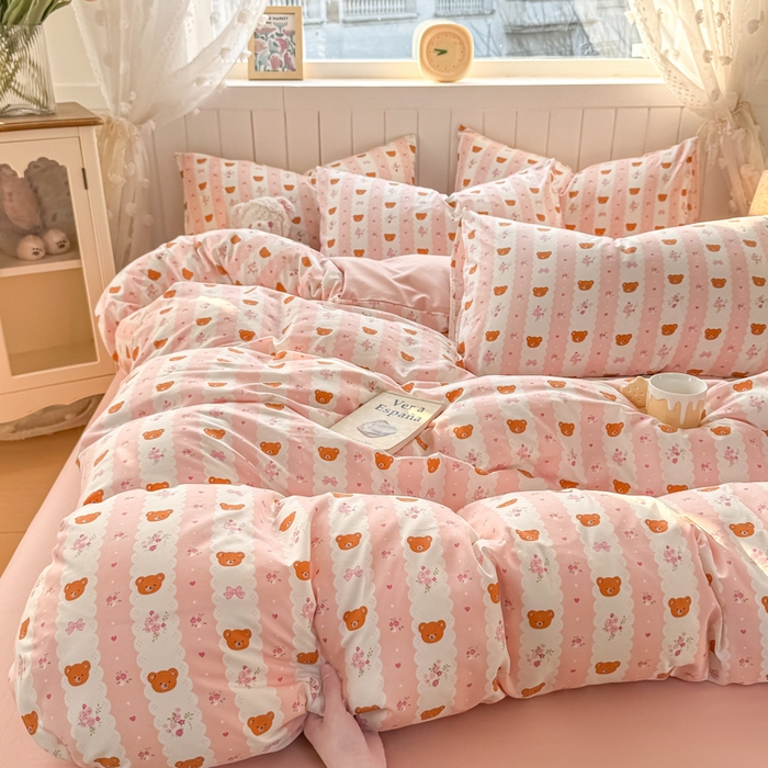 91家纺网 家纺一手货源 找家纺 丝芙妮家居（原乐视家纺） 2025春夏新款水洗皱皱棉印花四件套 焦糖小熊