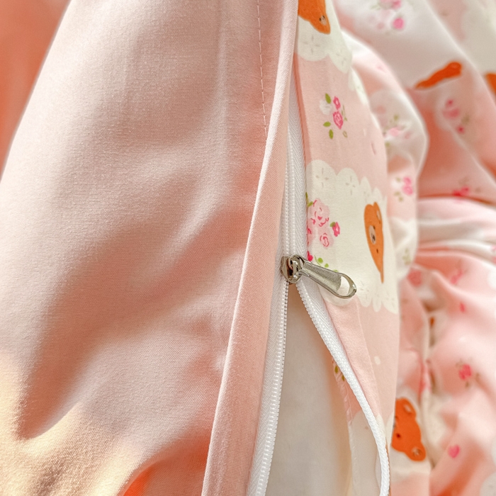 91家纺网 家纺一手货源 找家纺 丝芙妮家居（原乐视家纺） 2025春夏新款水洗皱皱棉印花四件套 焦糖小熊