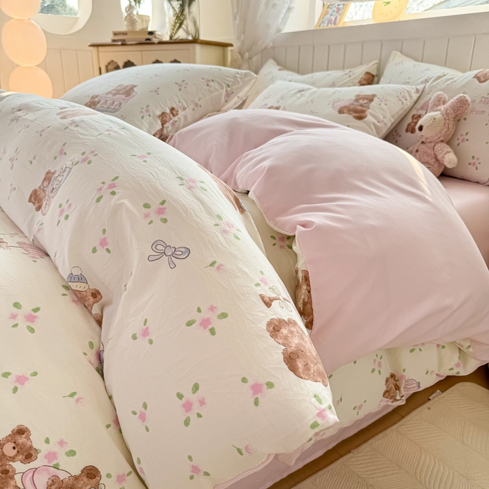 91家纺网 家纺一手货源 找家纺 丝芙妮家居（原乐视家纺） 2025春夏新款水洗皱皱棉印花四件套 甜心熊