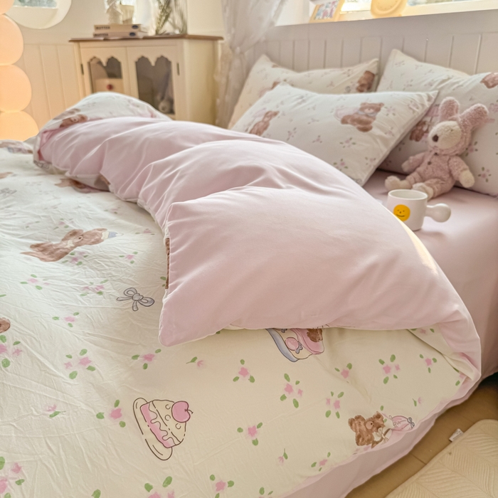 91家纺网 家纺一手货源 找家纺 丝芙妮家居（原乐视家纺） 2025春夏新款水洗皱皱棉印花四件套 甜心熊