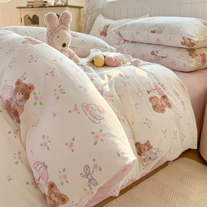 91家纺网 家纺一手货源 找家纺 丝芙妮家居（原乐视家纺） 2025春夏新款水洗皱皱棉印花四件套 甜心熊