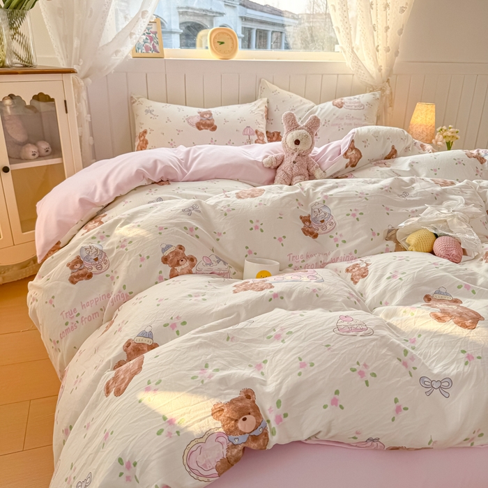 91家纺网 家纺一手货源 找家纺 丝芙妮家居（原乐视家纺） 2025春夏新款水洗皱皱棉印花四件套 甜心熊