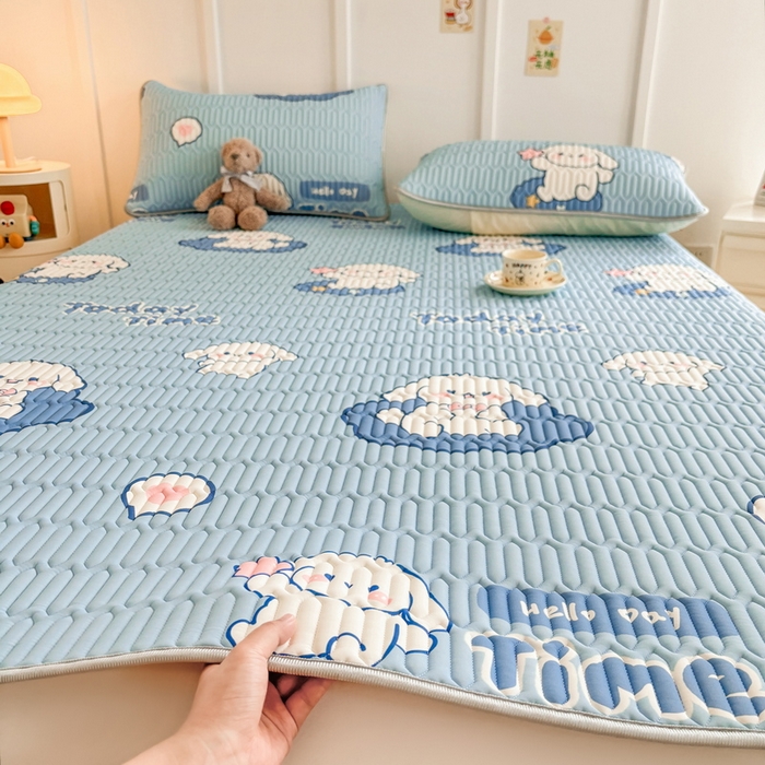 91家纺网 家纺一手货源 找家纺 爱思凯家纺 2025新款【印花成人0.3 乳胶凉席】清新0.3 乳胶条席款 清新乳胶条席 天蓝小狗