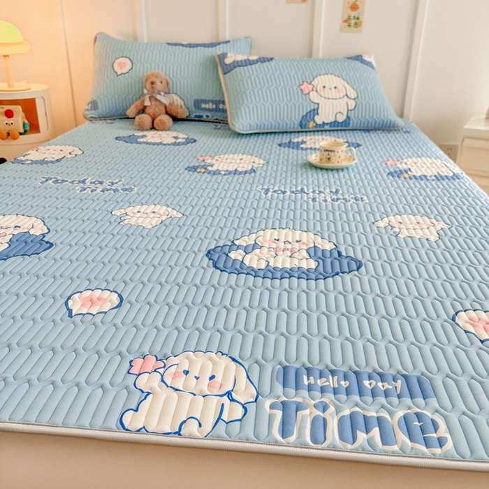 91家纺网 家纺一手货源 找家纺 爱思凯家纺 2025新款【印花成人0.3 乳胶凉席】清新0.3 乳胶条席款 清新乳胶条席 天蓝小狗