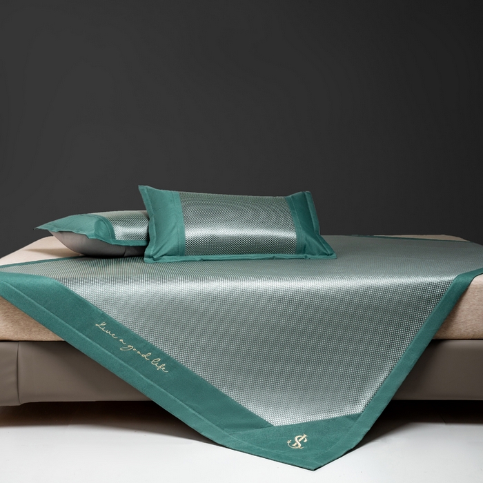 91家纺网 家纺一手货源 找家纺 宜家坊 2025新款A类纯色绣花冰藤席凉席三件套 松花绿-床席款