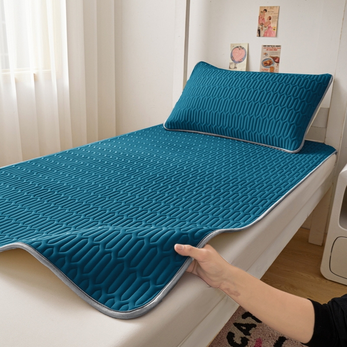 91家纺网 家纺一手货源 找家纺 爱思凯家纺 2025新款【印花成人0.3 乳胶凉席】清新0.3 乳胶条席款 清新乳胶条席-宝石蓝