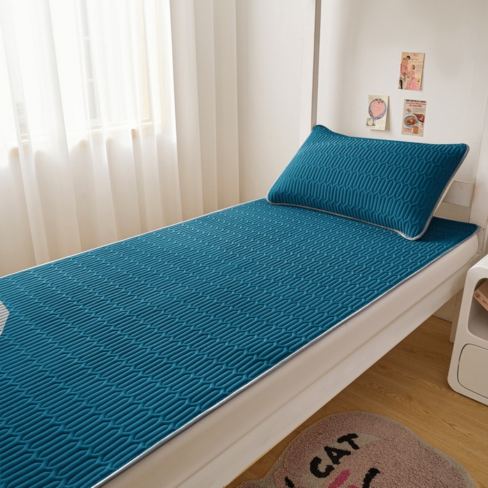 91家纺网 家纺一手货源 找家纺 爱思凯家纺 2025新款【印花成人0.3 乳胶凉席】清新0.3 乳胶条席款 清新乳胶条席-宝石蓝