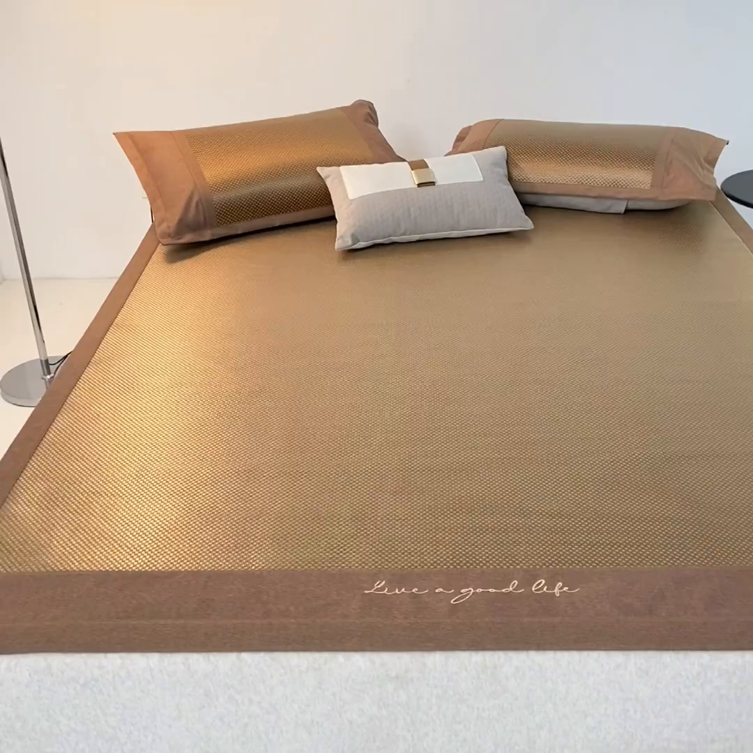 91家纺网 家纺一手货源 找家纺 宜家坊 2025新款A类纯色绣花冰藤席凉席三件套 钛古咖-床席款