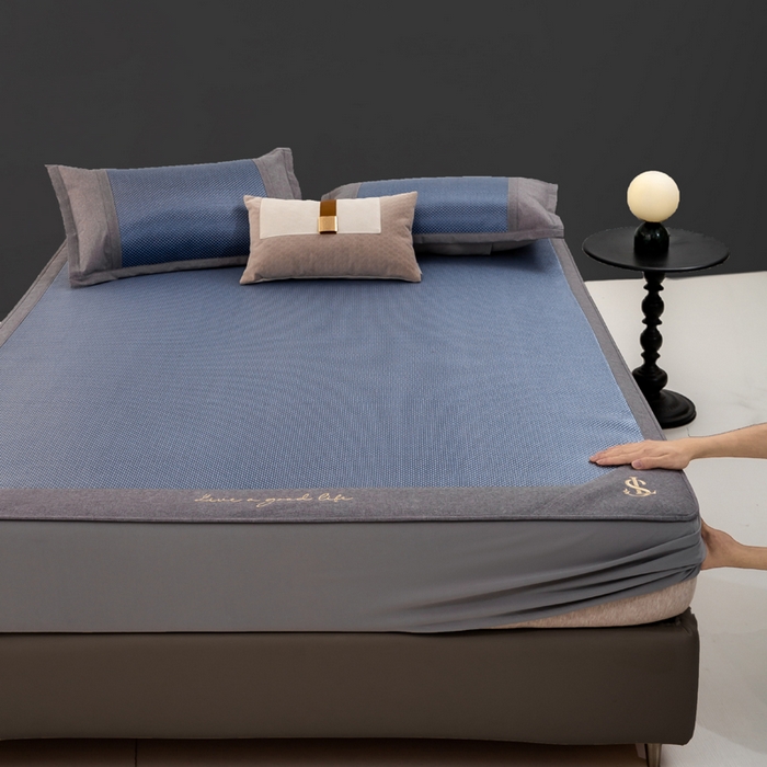 91家纺网 家纺一手货源 找家纺 宜家坊 2025新款A类纯色绣花冰藤席凉席三件套 藏蓝-床笠款