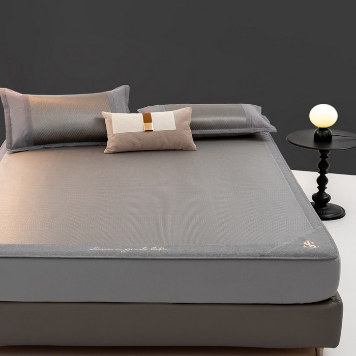 91家纺网 家纺一手货源 找家纺 宜家坊 2025新款A类纯色绣花冰藤席凉席三件套 典雅灰-床笠款