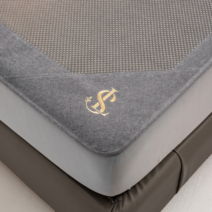 91家纺网 家纺一手货源 找家纺 宜家坊 2025新款A类纯色绣花冰藤席凉席三件套 典雅灰-床笠款