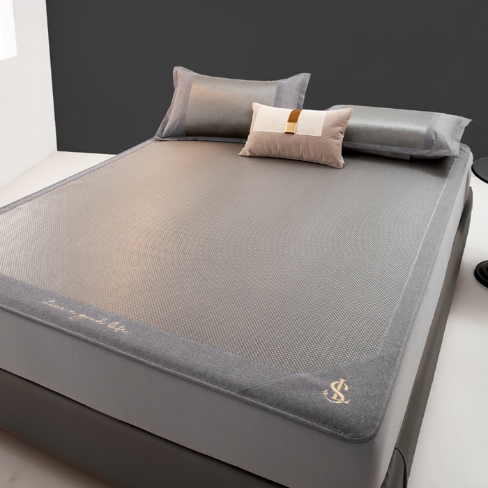 91家纺网 家纺一手货源 找家纺 宜家坊 2025新款A类纯色绣花冰藤席凉席三件套 典雅灰-床笠款