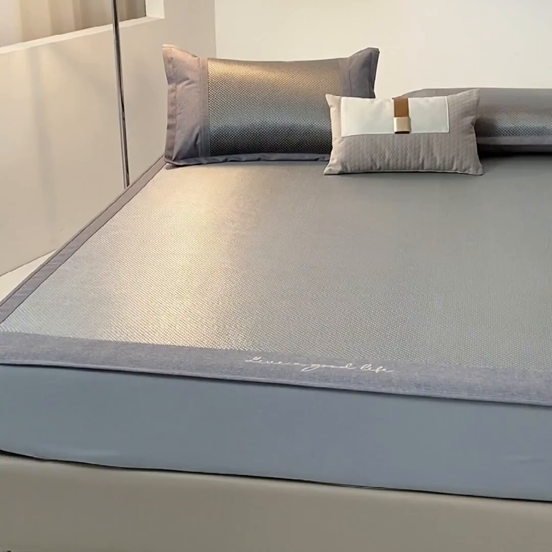 91家纺网 家纺一手货源 找家纺 宜家坊 2025新款A类纯色绣花冰藤席凉席三件套 典雅灰-床笠款