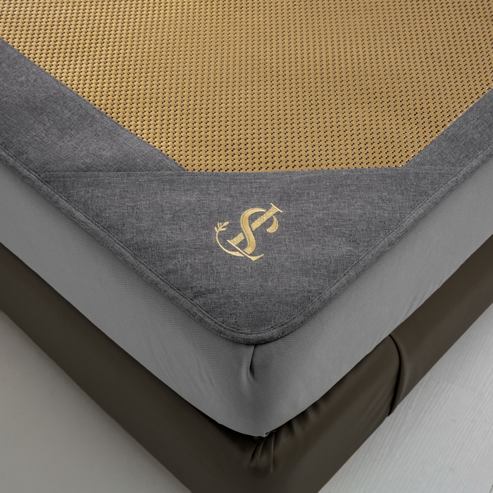 91家纺网 家纺一手货源 找家纺 宜家坊 2025新款A类纯色绣花冰藤席凉席三件套 曙光金-床笠款