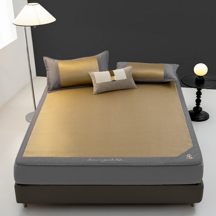 91家纺网 家纺一手货源 找家纺 宜家坊 2025新款A类纯色绣花冰藤席凉席三件套 曙光金-床笠款