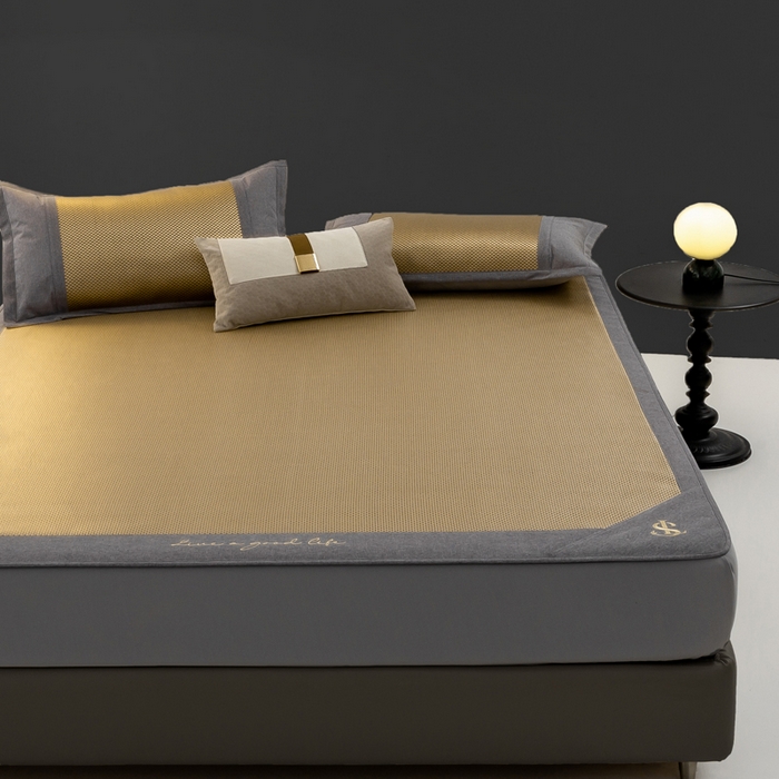 91家纺网 家纺一手货源 找家纺 宜家坊 2025新款A类纯色绣花冰藤席凉席三件套 曙光金-床笠款