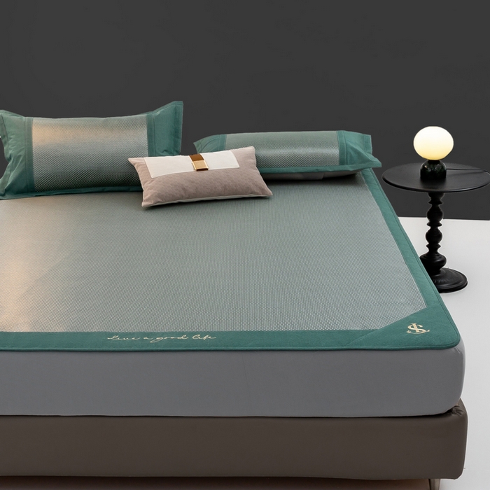 91家纺网 家纺一手货源 找家纺 宜家坊 2025新款A类纯色绣花冰藤席凉席三件套 松花绿-床笠款